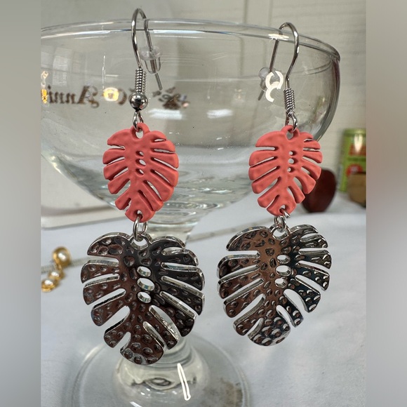 Silvertone and peach monstera leaf dangle earrings - Picture 2 of 5